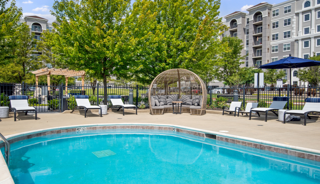 Pool seating